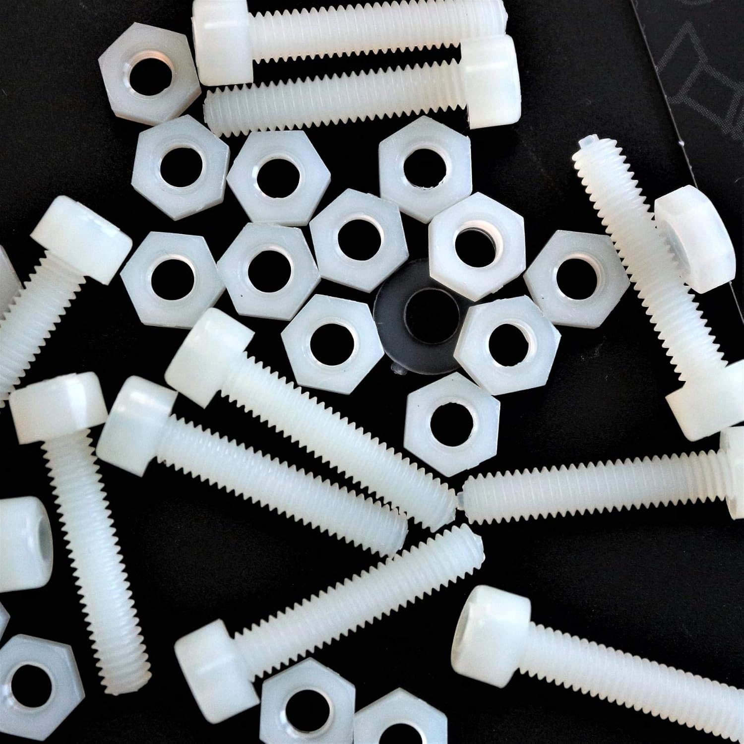 50 x Nylon Natural Socket Head, Plastic Machine Screws, M4 x 20mm, Plastic Bolts, Nuts & Washers