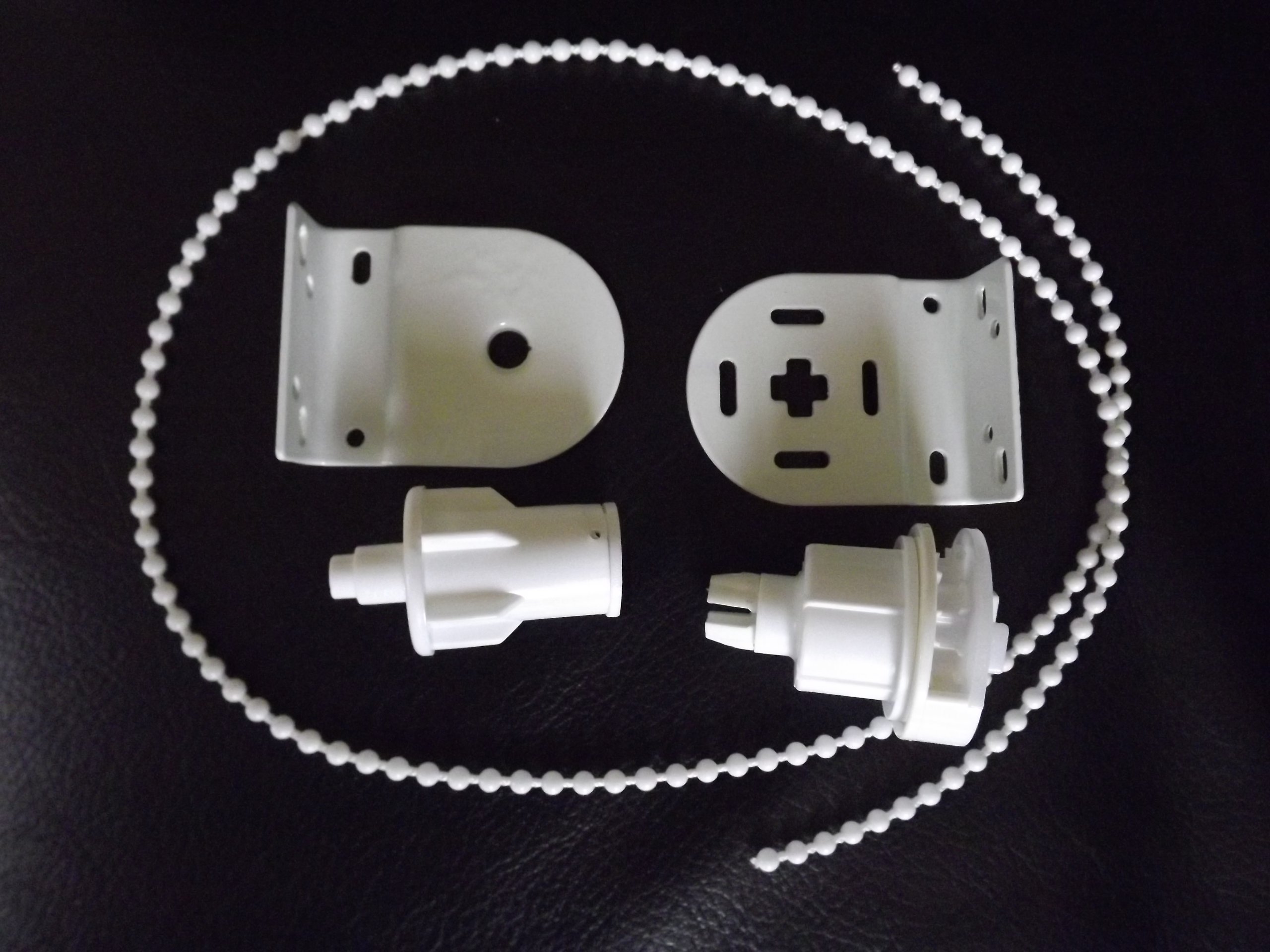 Blindspares Standard Roller Blind Brackets and Chain for 32mm Tube.
