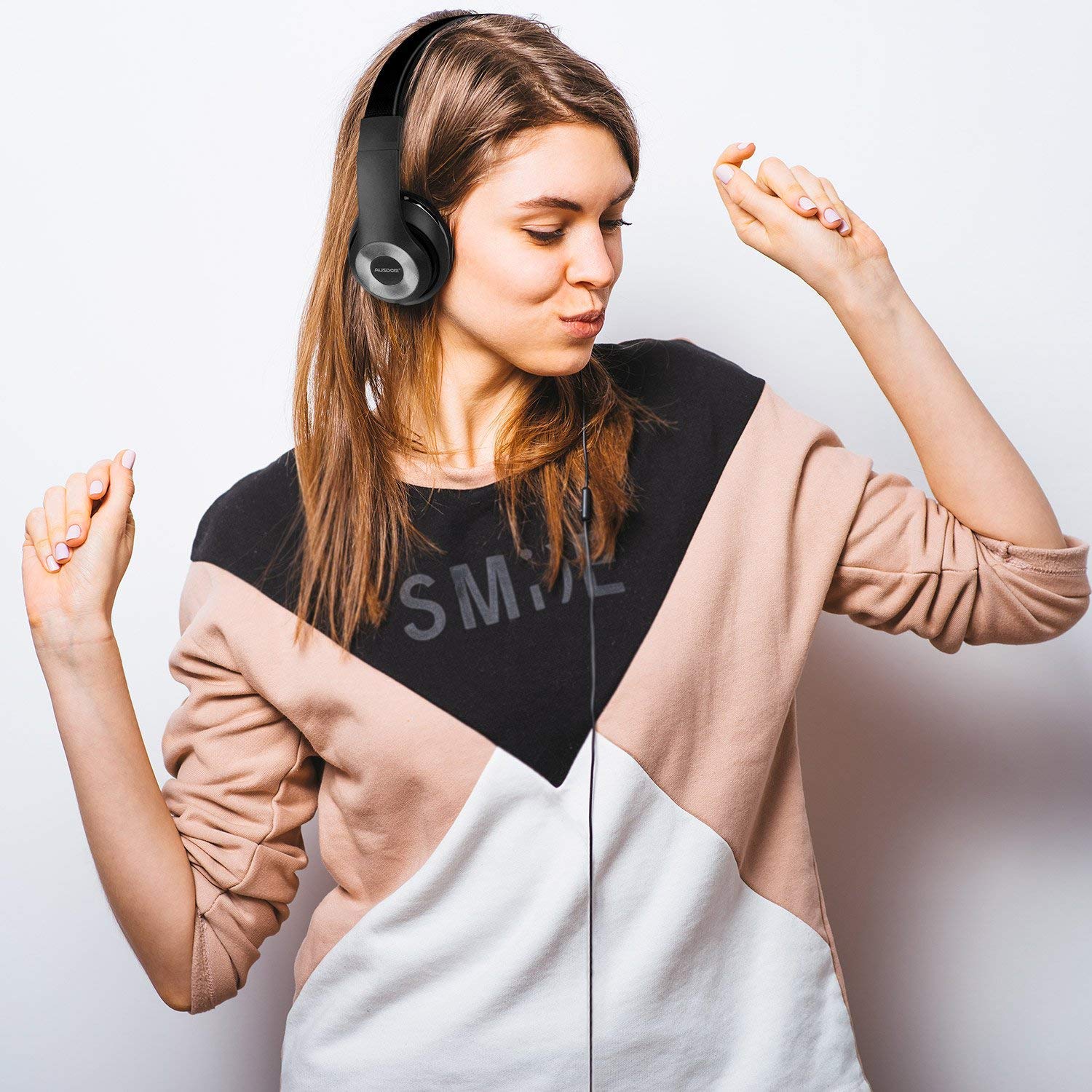 Ausdom F01 Kopfhörer Hi-Fi Stereo On-Ear Kopfhörer Ohrhörer mit Mikrofon 3.5mm-Anschluss Gaming Headset für PC, Desktop, Laptop, Tablet, iPhone 6s/6s Plus/6/SE/5s/5/4, Samsung Huawei Kinder Smartphone Headphone(Schwarz)