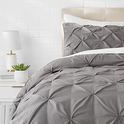AmazonBasics - Bettgarnitur mit Quetschfalten, 240 x 220 cm, Dunkelgrau
