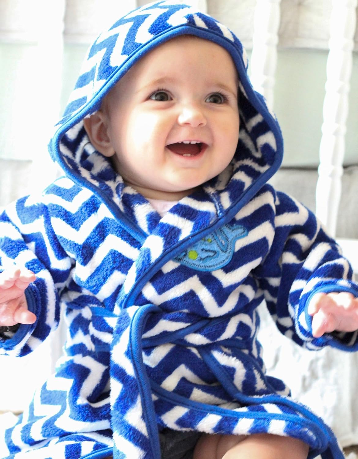 Neat Solutions Extra Soft & Warm Hooded Baby Bathrobe, Playful Whale, 0-9 Months, 13.7 x 7.2 x 2.2 Inch (HR136): Baby
