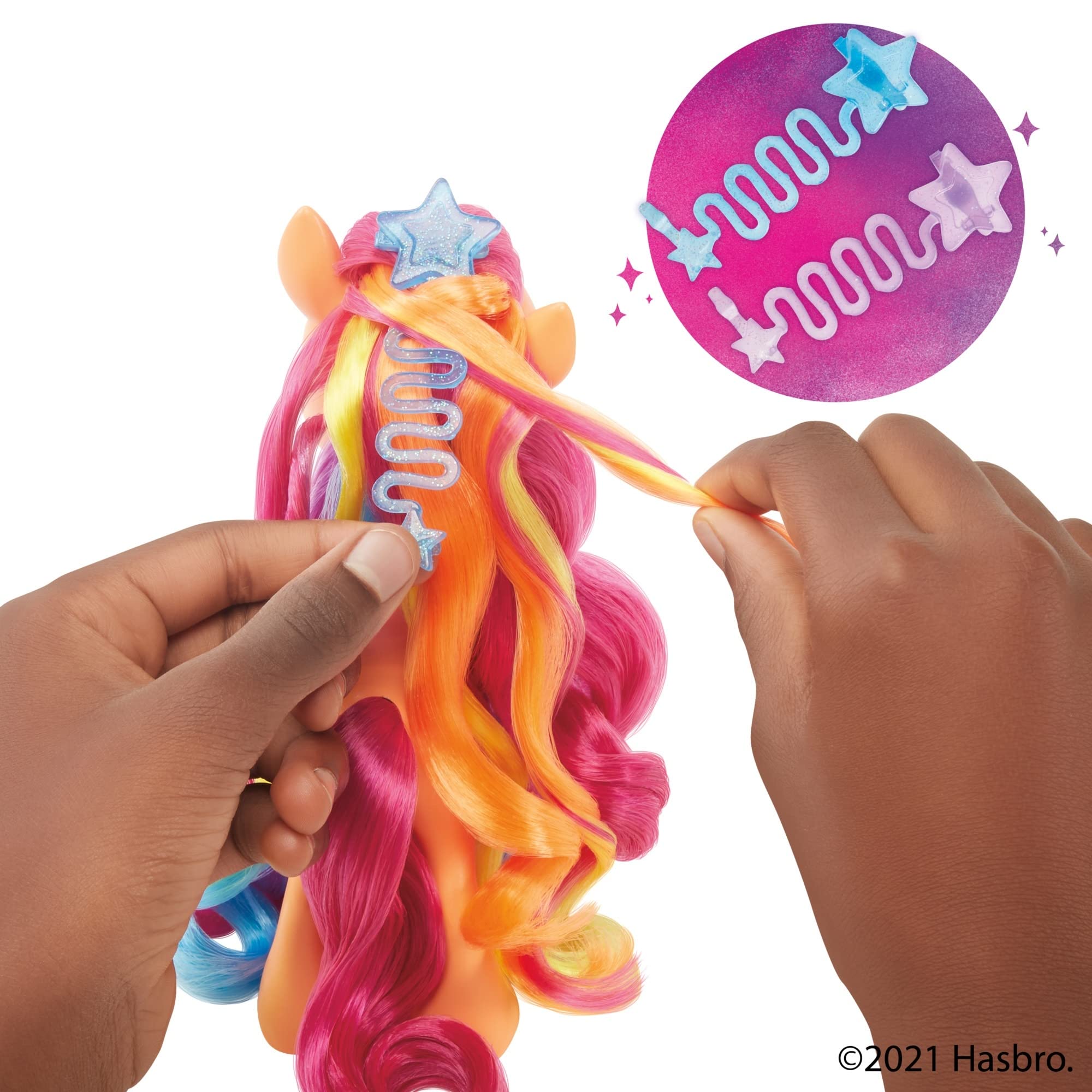 My Little Pony A New Generation Rainbow Reveal Sunny Starscout - 15 cm Orange Pony Toy with Rainbow Braid, 17 Accessories My Little Pony: A New Generation Rainbow Reveal Sunny Starscout - 15 cm Orange Pony Toy with Rainbow Braid, 17 Accessories