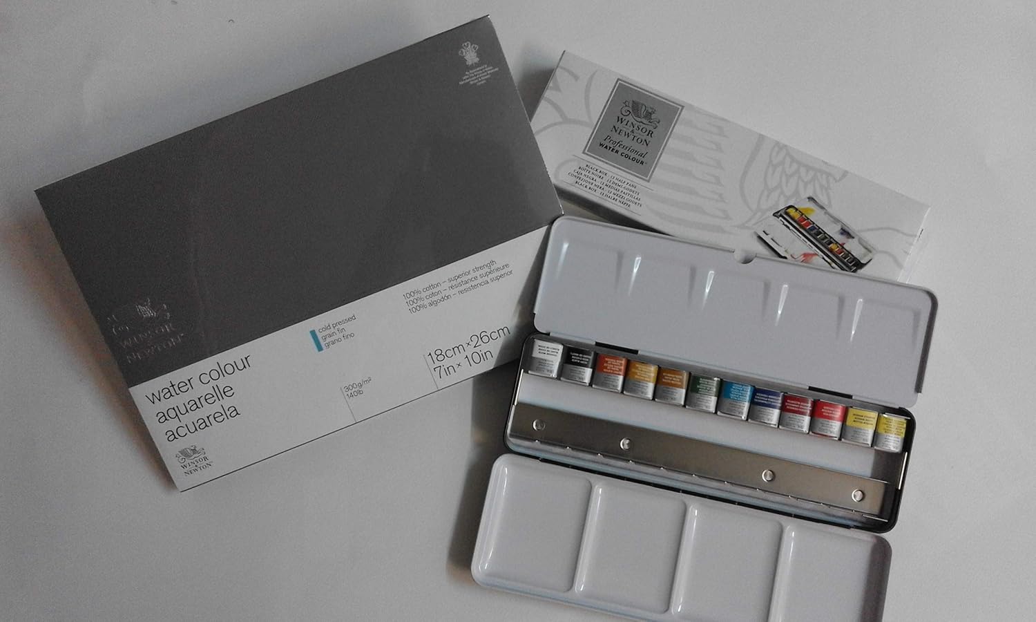 Winsor & Newton Set Acuarela Profesional Caja Black Box + Bloc 18X26 CM: Amazon.es: Hogar