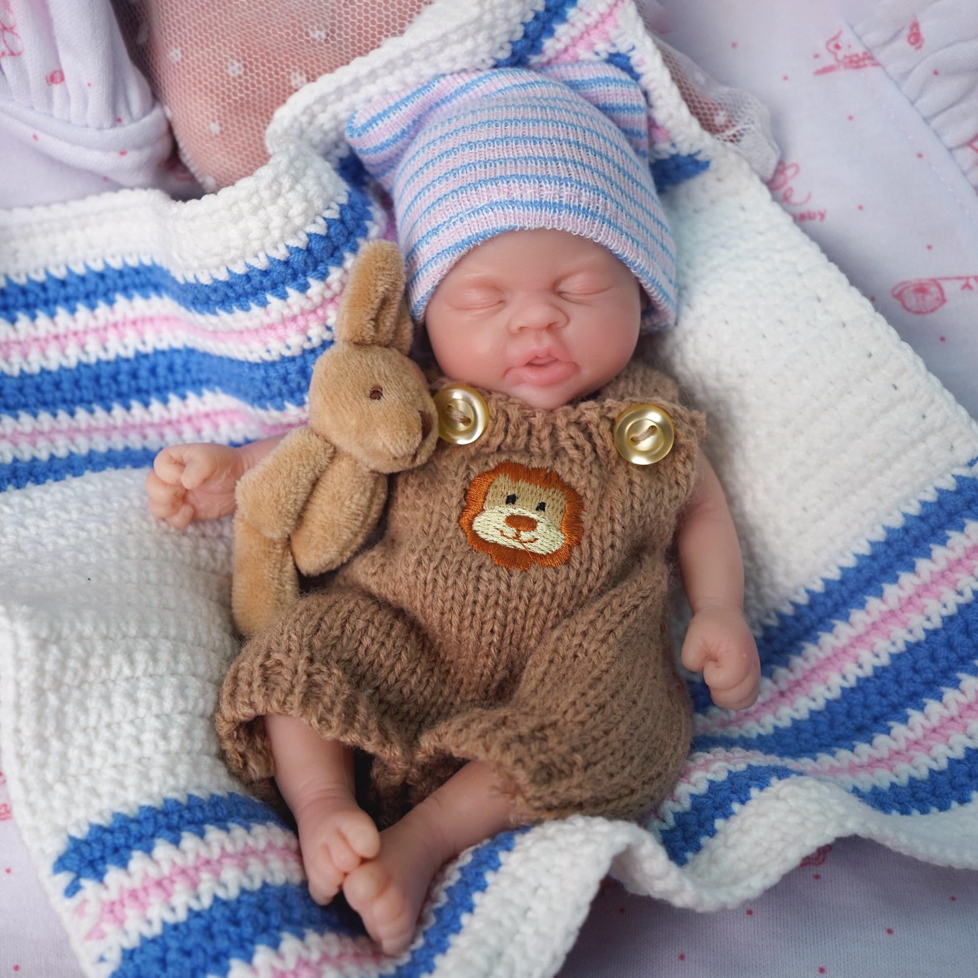 MYREBABY 7 Inch Miniature Silicone Babies Doll Reborn Baby Doll Silicone Ful Body Realistic Newborn Closed Eyes Sleeping Baby Boy The Look Real Soft Anti Stress