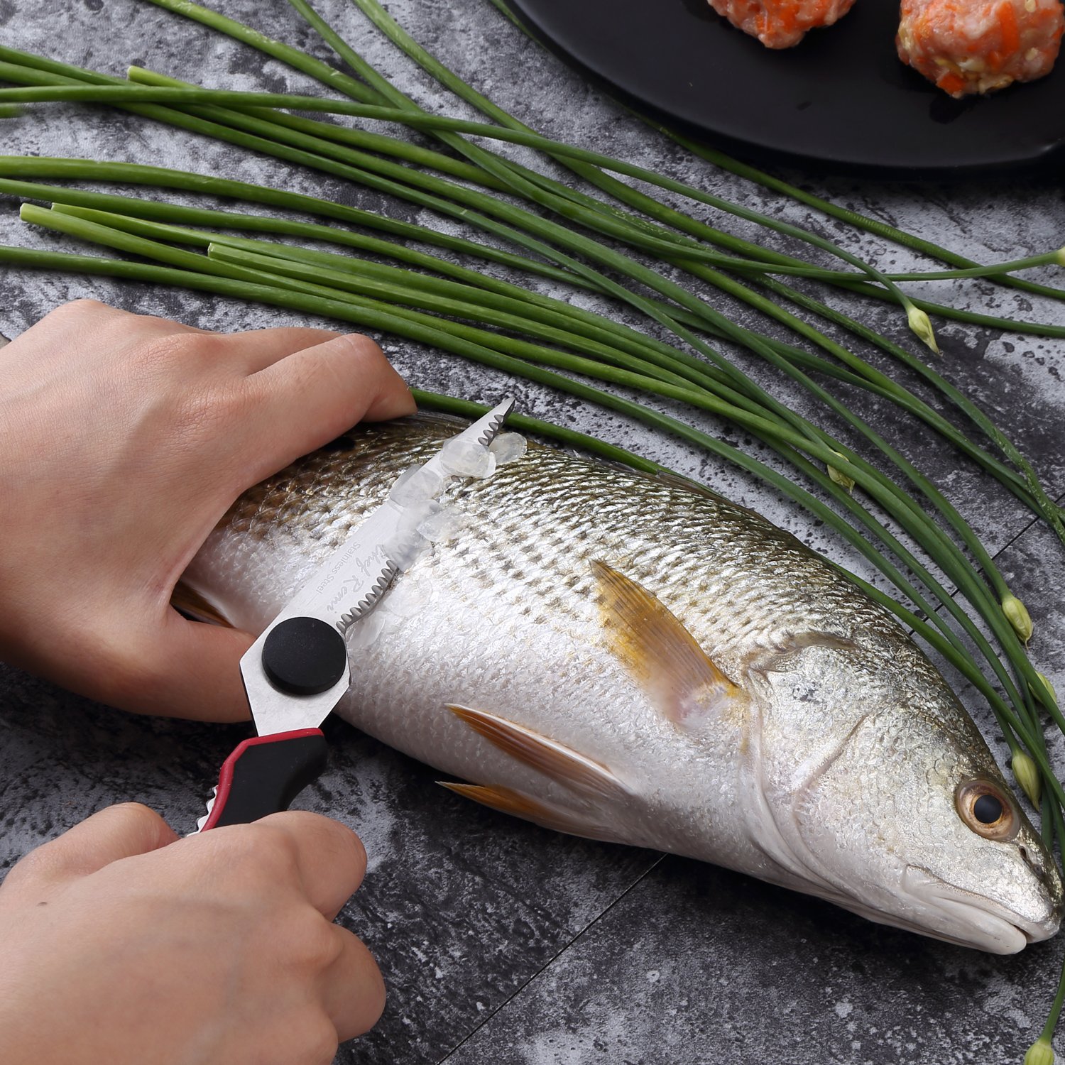 Tijeras de Cocina de Alta Resistencia – Galardonadas como las Mejores Tijeras Multiusos, para Pollo, Carnes, Pescado, Aves, Verduras, Hierbas y Barbacoas – Afiladas como un Cuchillo