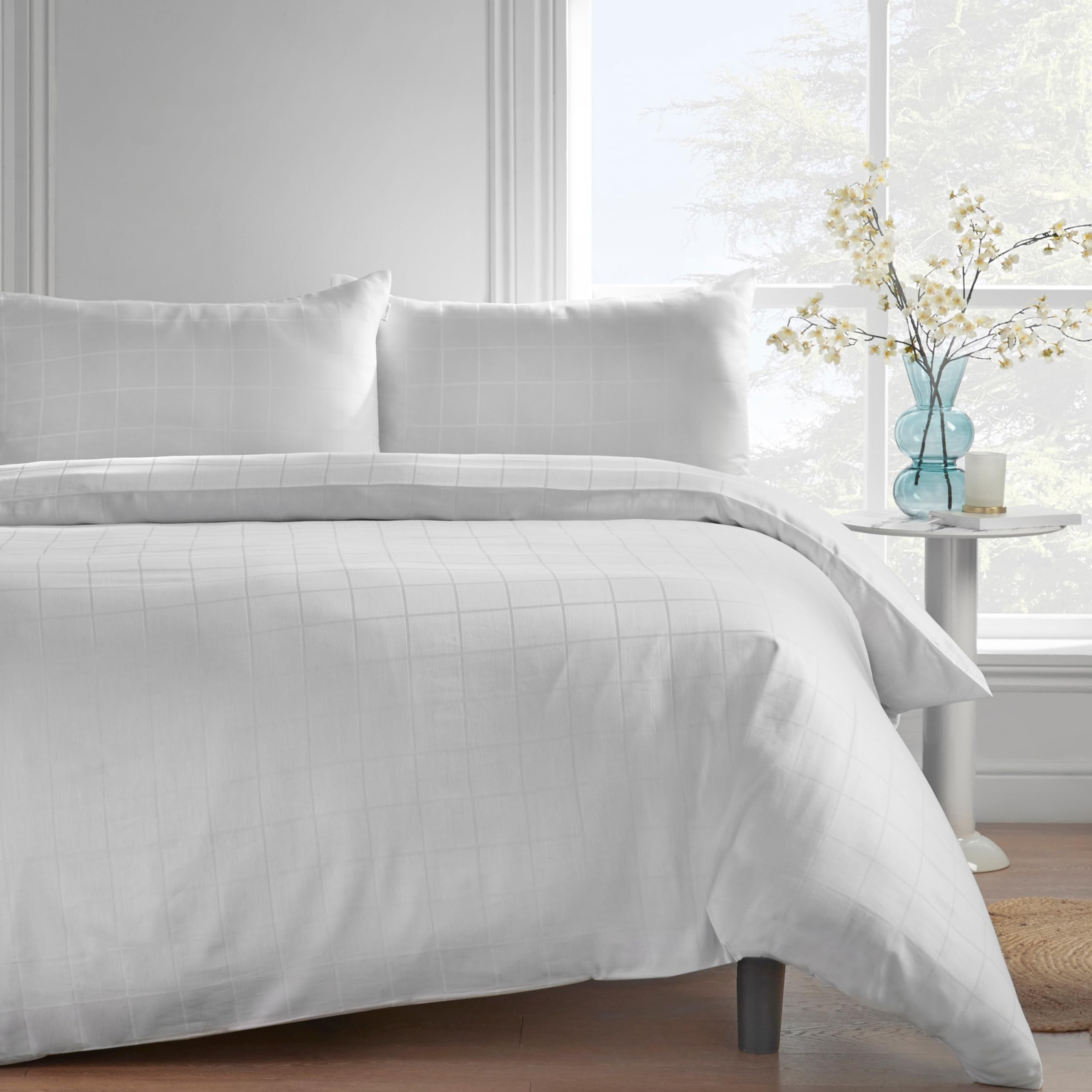 Catherine Lansfield 300 Thread Count Cotton Rich Woven Check Double Duvet Cover Set with Pillowcases White
