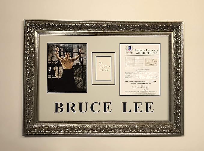 Amazon ブルースリー グッズ 映画 直筆サイン入り紙片 Bruce Lee オートグラフ フレーム付 鑑定書付 アイドル 芸能人グッズ 通販