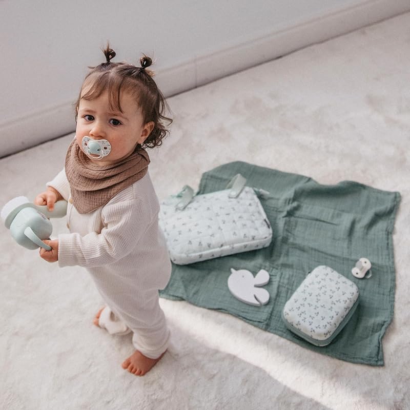 , Baby-Pflegeset, komplettes und tragbares Kulturbeutel, Maniküre-Set, enthält: Bürste und Kamm + Zahnbürste + Schere + Feile + Nagelknipser, 6-teilig, Grün