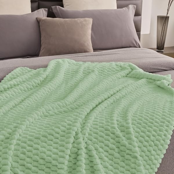 KORBLISS SUPER SOFT FLEECE KING SIZE BLANKET 90X90 INCHES FOR BED, PREMIUM SILKY WITH 3D IMITATION TURTLE SHELL JACQUARD DECORATIVE BLANKETS, LIGHTWEIGHT AND COZY FOR LIVING ROOM.SAGE GREEN