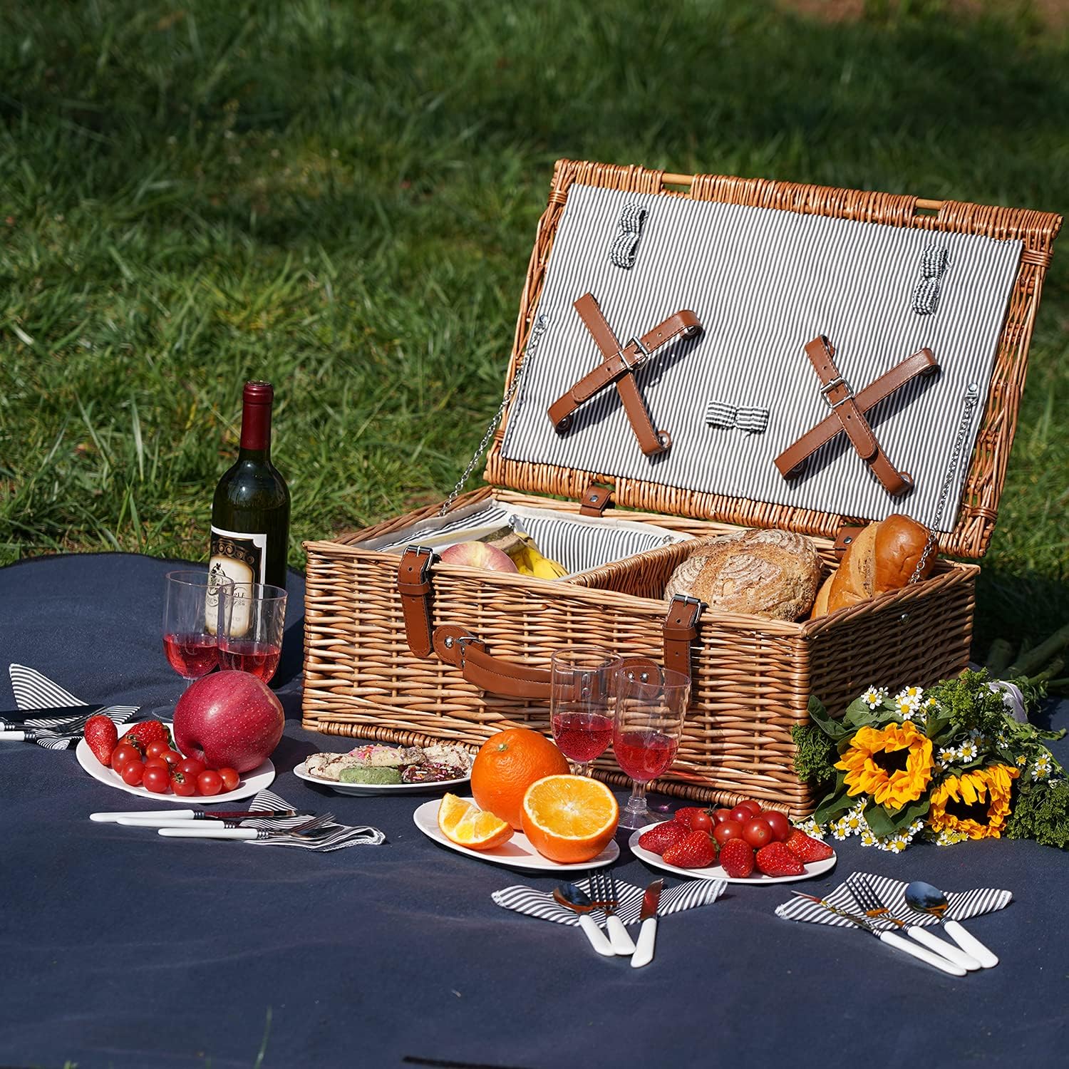ZORMY 4 Person Picnic Basket, Large Willow Hamper Set with Insulated Compartment, Handmade Large Wicker Picnic Basket Set with Utensils Cutlery - Perfect for Picnicking, Camping : Garden & Outdoor
