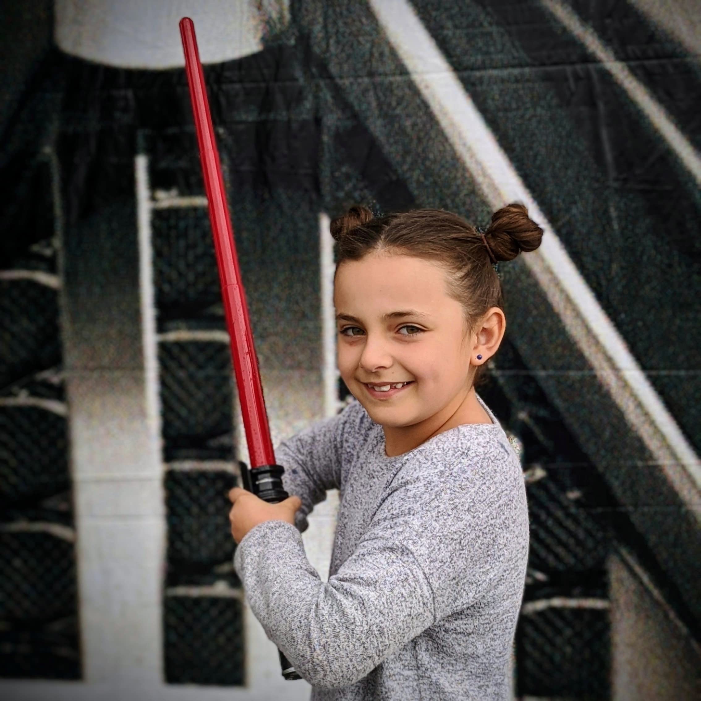 MewduMewdu Light up Saber Toy with Electronic Lights & FX Sound Effect for Kids and Adults, Red LED Light Expandable Saber Toy for Roleplay(Standalone)