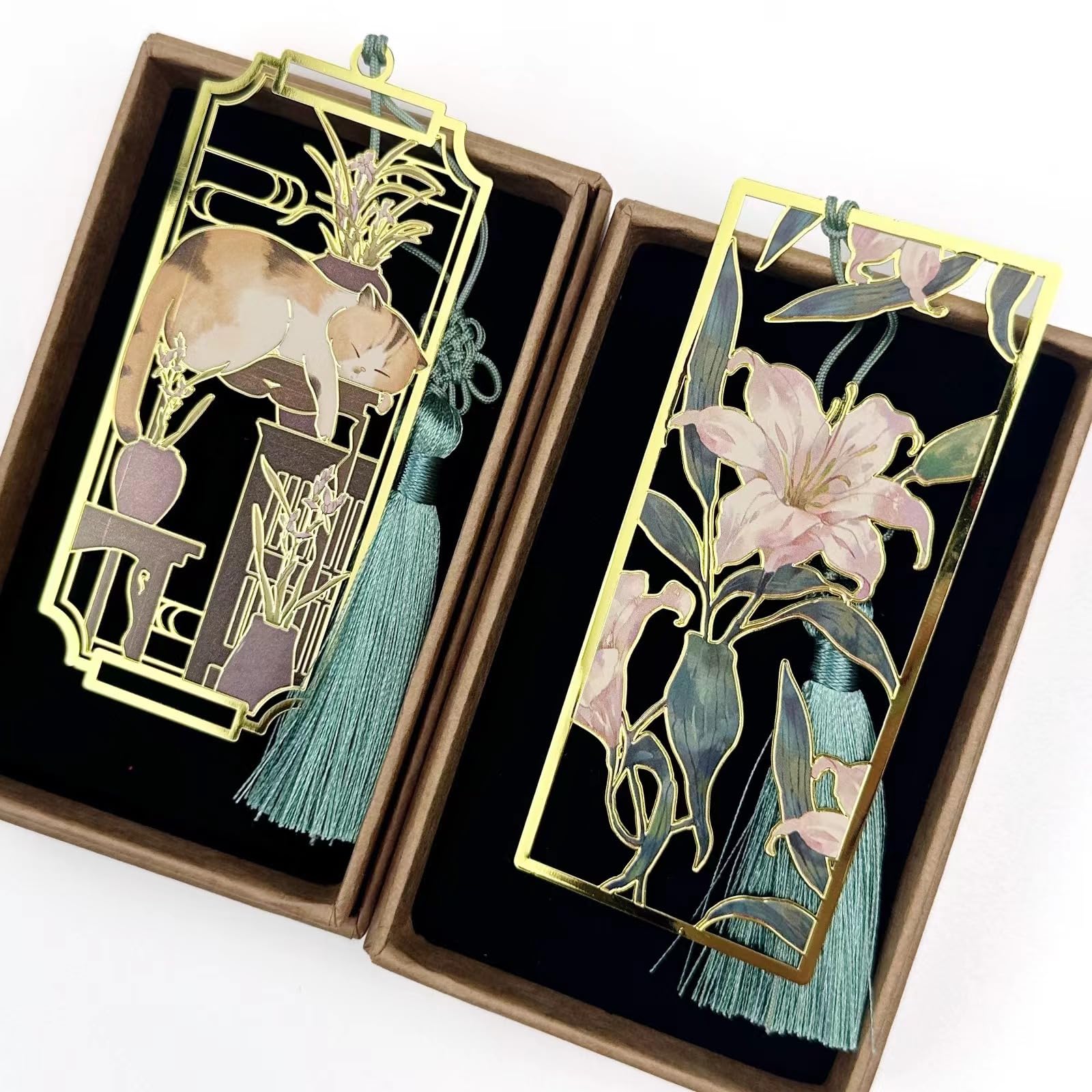 HEYMILA Pack of 2 Premium Metal Bookmarks with Cats & Lily Flower - Ideal Club Gift Idea for Women, Teachers, Students, Parties and Bookworms