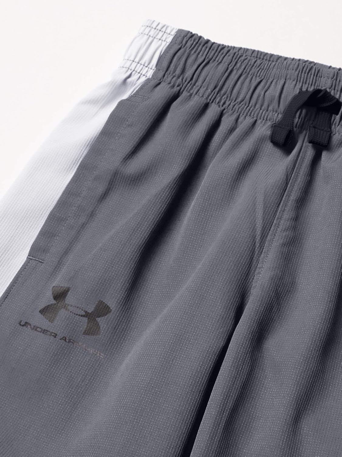 Under Armour Boys' Woven Training Track Pants: Clothing