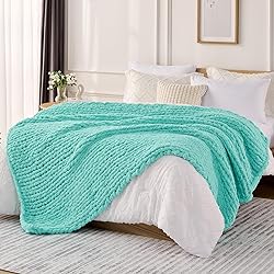 L'AGRATY Chunky Knit Blanket