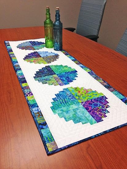 Amazon Com Roundabout Table Runner Curvy Log Cabin Quilt Pattern