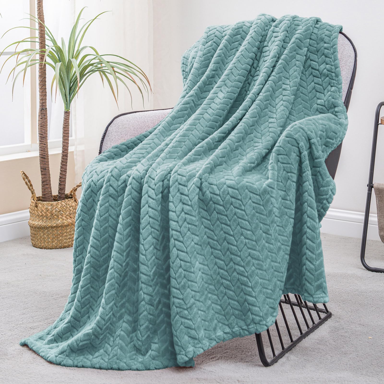 Exclusivo Mezcla Fleece Throw Blanket for Sofa and Bed, 127x178 CM Soft Cozy Jacquard Flannel Blankets, Lightweight Fuzzy Plush Warm Throws for All Seasons, Celadon