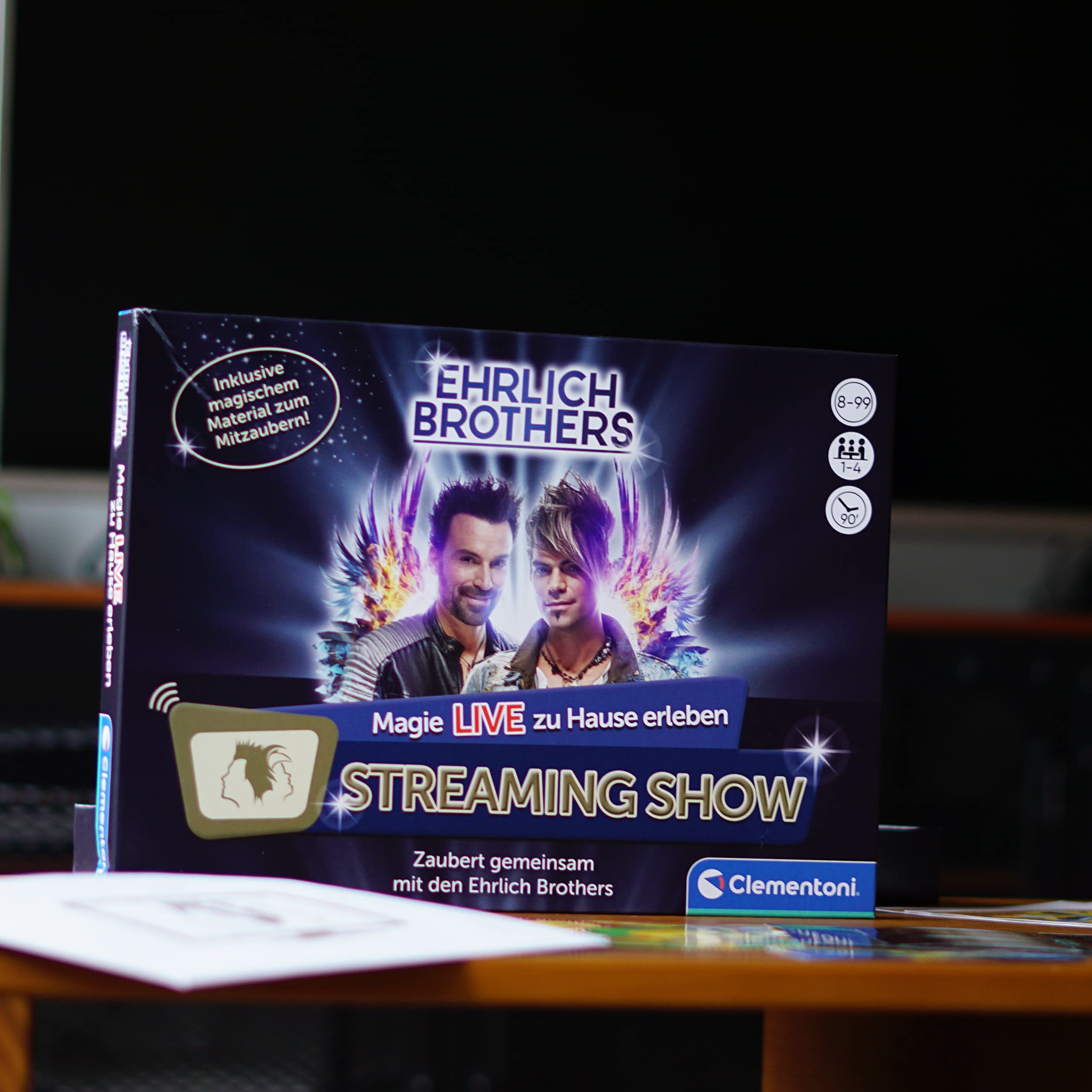 Clementoni Ehrlich Brothers Streaming Show - Live-Zaubershow für Zuhause inkl. Zubehör zum Mitzaubern, für Zauberer ab 8 Jahren 59272 5
