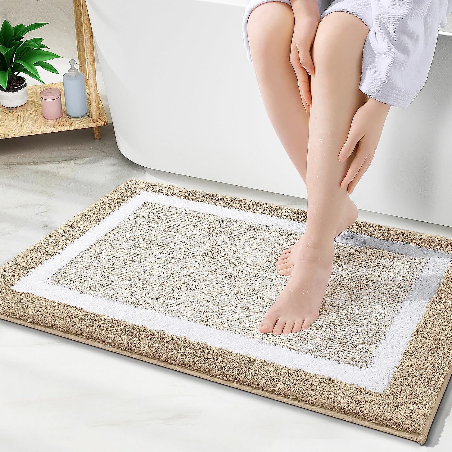 smiry Microfiber Non-Slip Bath Mats for Bathroom, Extra Soft Absorbent Bathroom Mats Rugs, Machine Washable Quick Dry Floor Mats, 40 x 60 cm, Beige