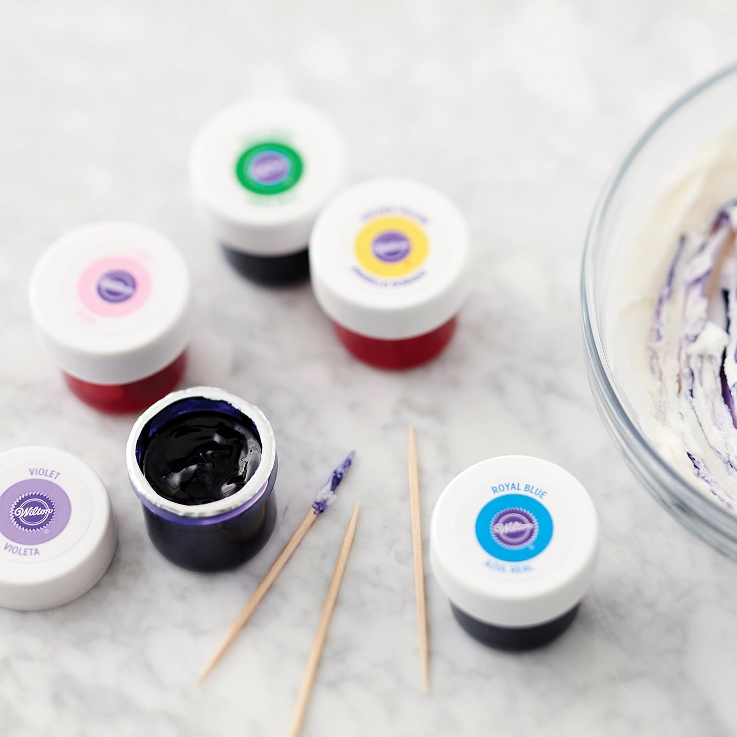 Wilton Icing Colors, 12-Count Gel-Based Food Color: Cake Decorating Kit: Kitchen & Dining