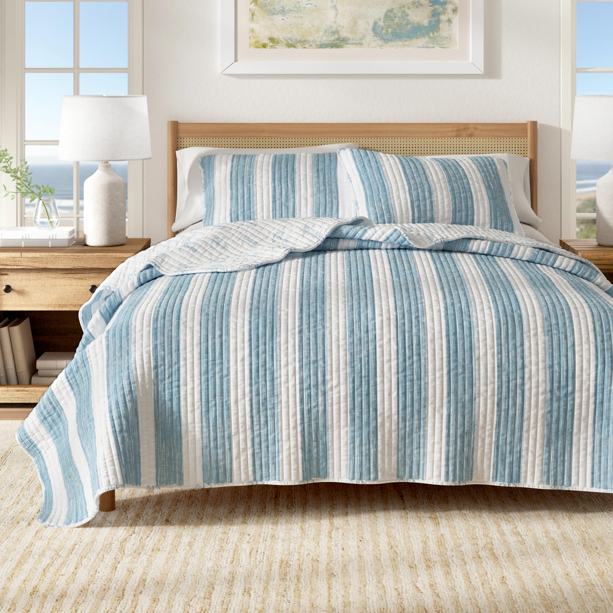Great Bay Home Full/Queen Coastal Quilt Bedding Set, Summer Coastal Quilt with Shams, Beach 3-Piece Reversible All Season Bedspread Quilt Set. Lightweight Nautical Quilted Coverlet. Blue. Image