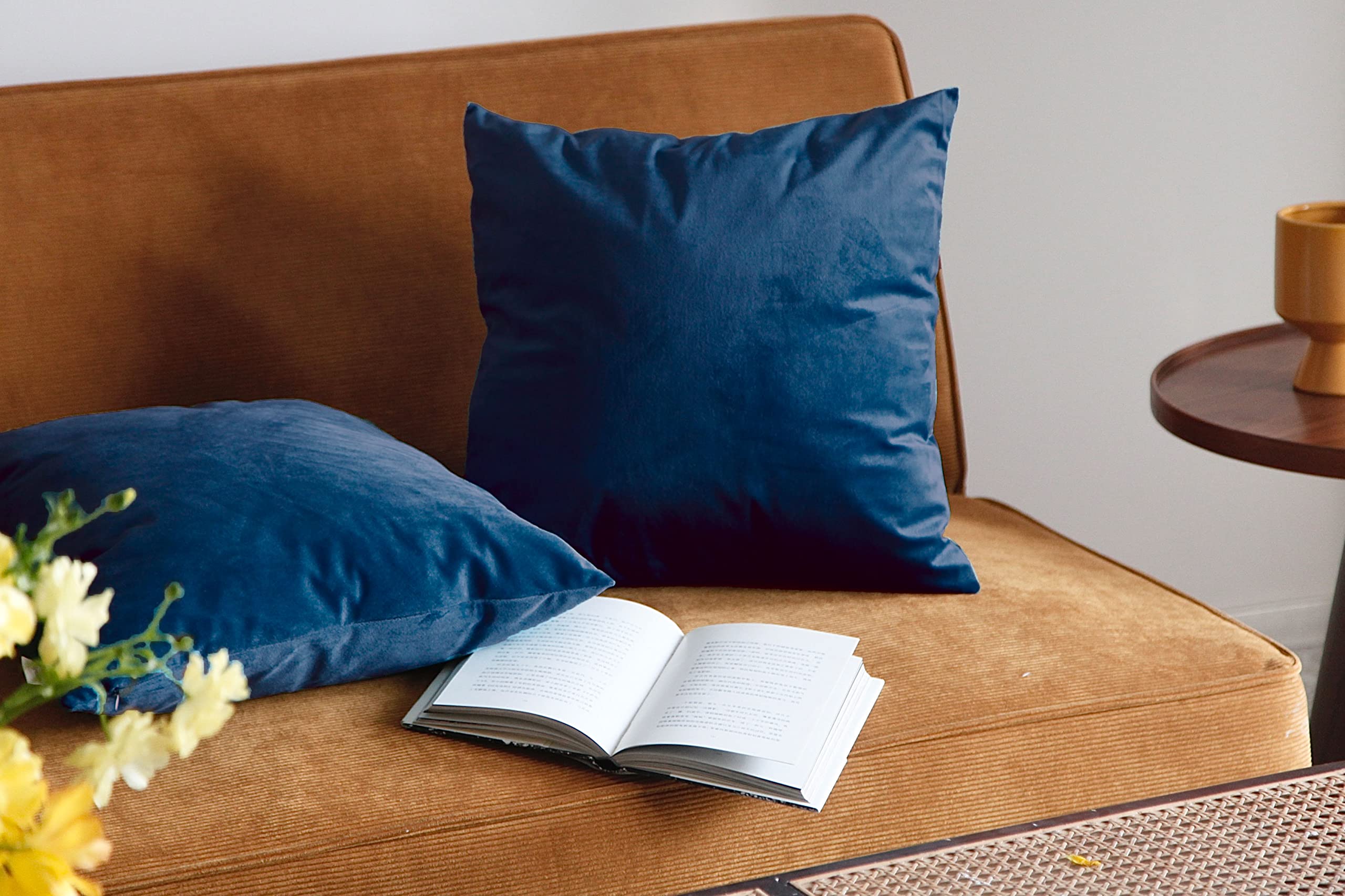 Pagnanno. Set of 2 Soft Velvet Cushion Covers 45x45cm(18x18 Inches) Plain Throw Pillowcases Square Cushion Covers for Chairs,living room,bedroom with Invisible Zipper ((Pack of 2), Navy)