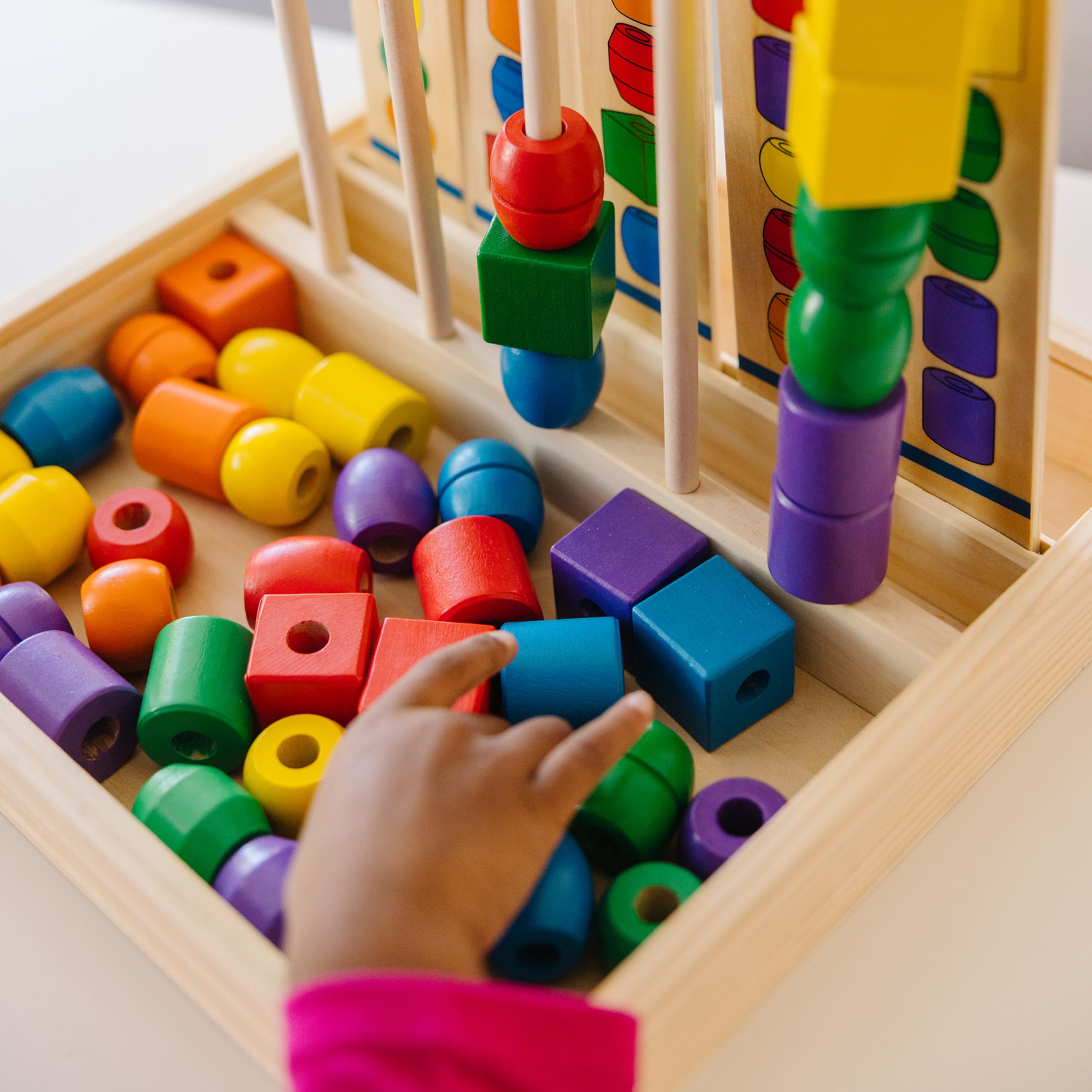 Melissa & Doug Bead Sequencing Set with 46 Wooden Beads and 5 Double-Sided Pattern Boards