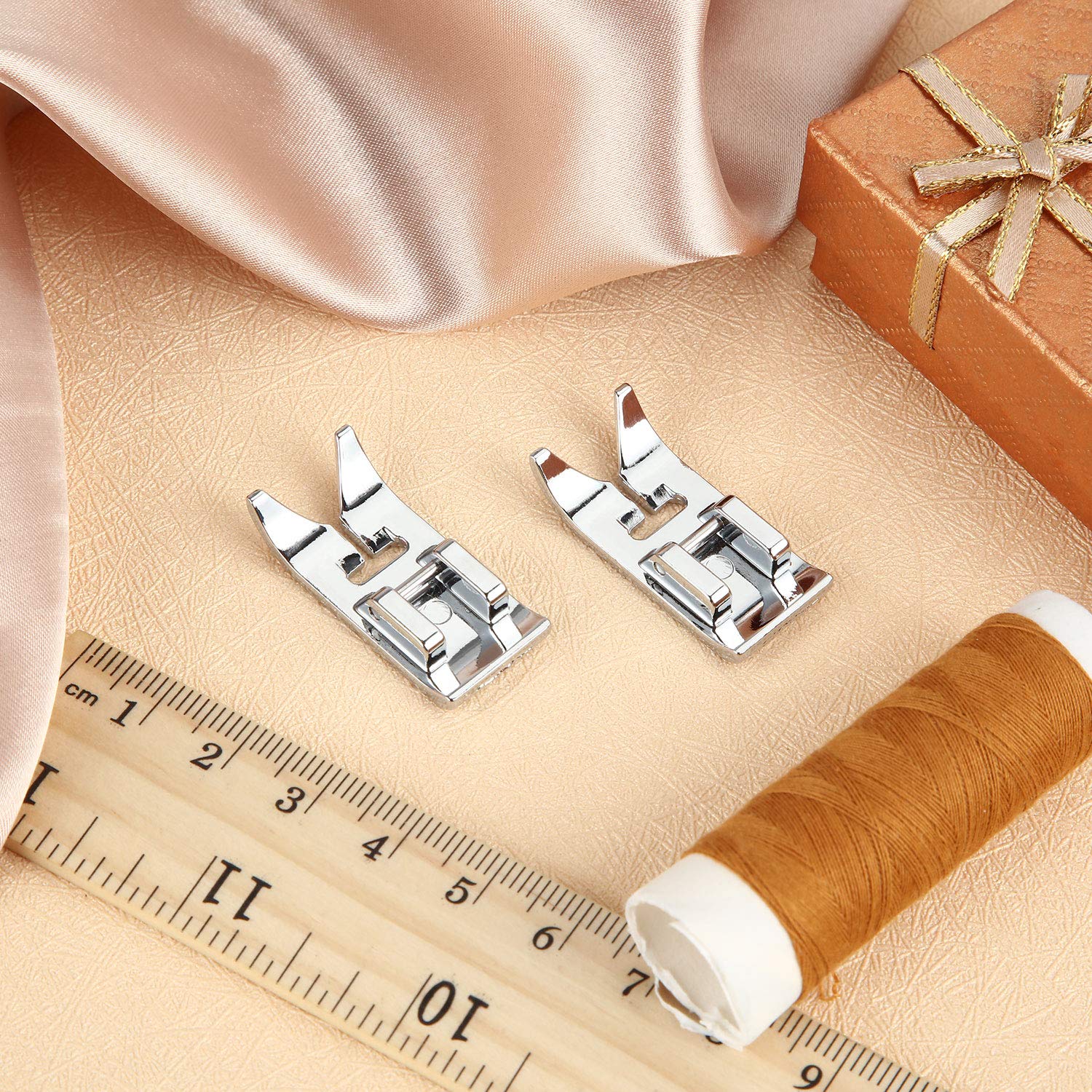 Mudder 2 Pcs Zig Zag Straight Stitch Presser Foot Universal General Purpose Zigzag Snap Foot Compatible with Singer, Brother, Janome, Kenmore, Babylock, Domestic Sewing Machines