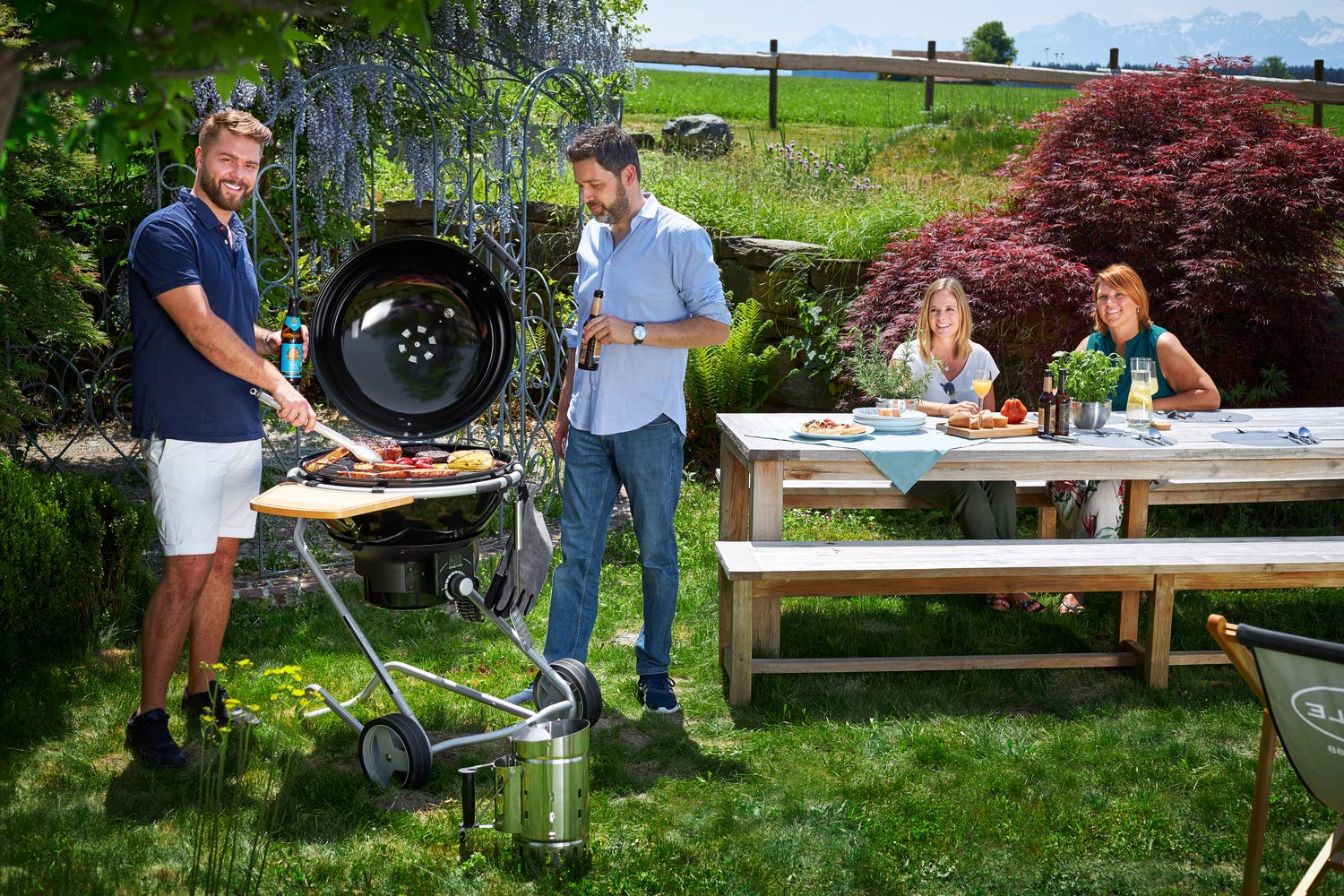 RÖSLE Anzündkamin, Hochwertiger Grillkohleanzünder aus Edelstahl, Funkenschutz, Griff mit Hitzeschutzblech, Haltebügel, Schwarz 5