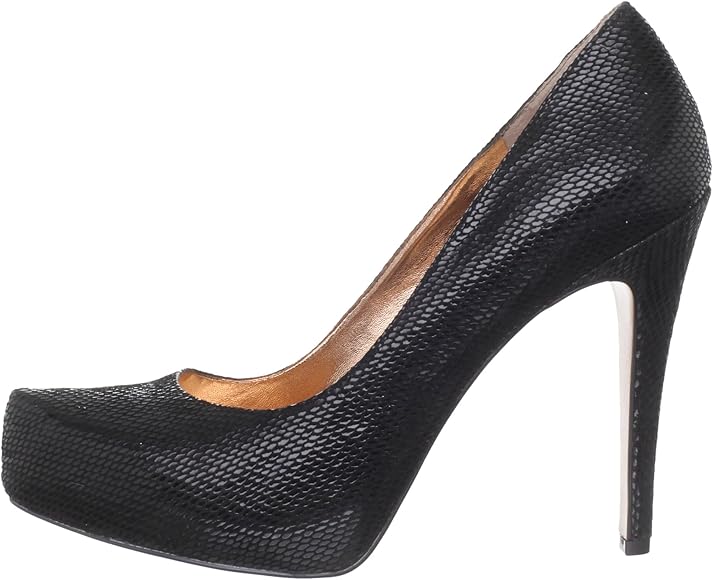 bcbg parade pump