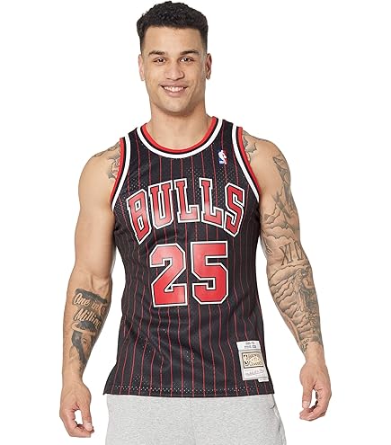 Amazon.com: Scottie Pippen Chicago Bulls Mitchell & Ness Swingman