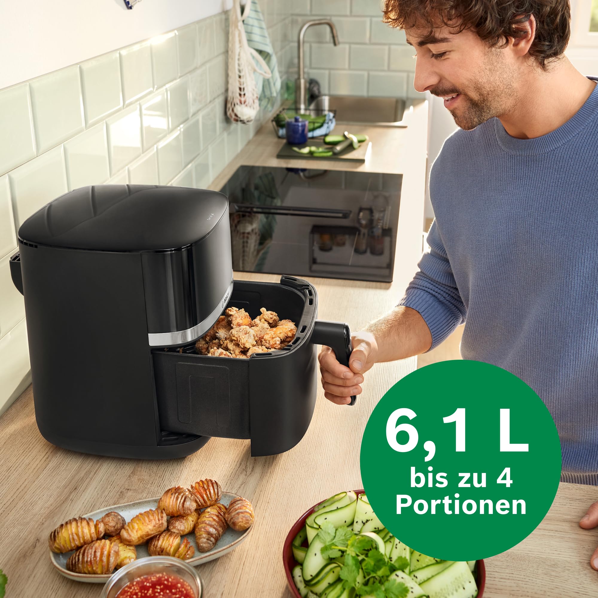 Bosch Heißluftfritteuse Serie 4, XL Air Fryer, schwarz, 6,1 L Fassungsvermögen, 7 Voreinstellungen, Auftau- und Warmhaltefunktion, Touchscreen, bis zu 60% schnelleres Kochen, MAF462B0 4