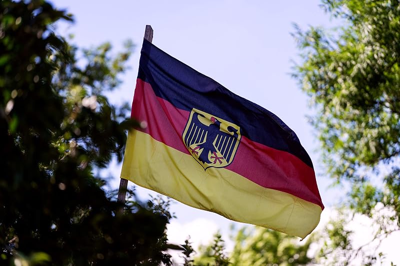 Bandiera Germania con aquila 90x150 cm - Tessuto da esterno resistente alle intemperie 150x90 cm con 2 occhielli metallici. Germany Flag giardino decorazioni
