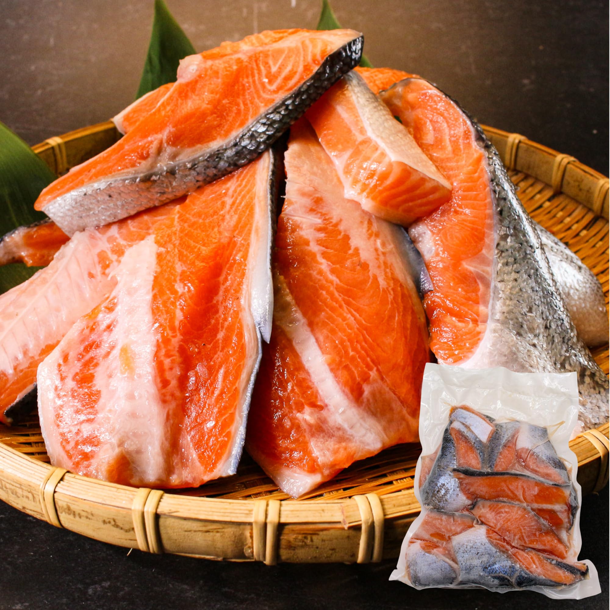 訳あり冷凍 無塩 サーモントラウト 1kg 【国産】青森県産養殖 無塩 鮭 尾切身切り落とし 真空パック サイズ不揃い切身 塩なし おかず お弁当 おつま