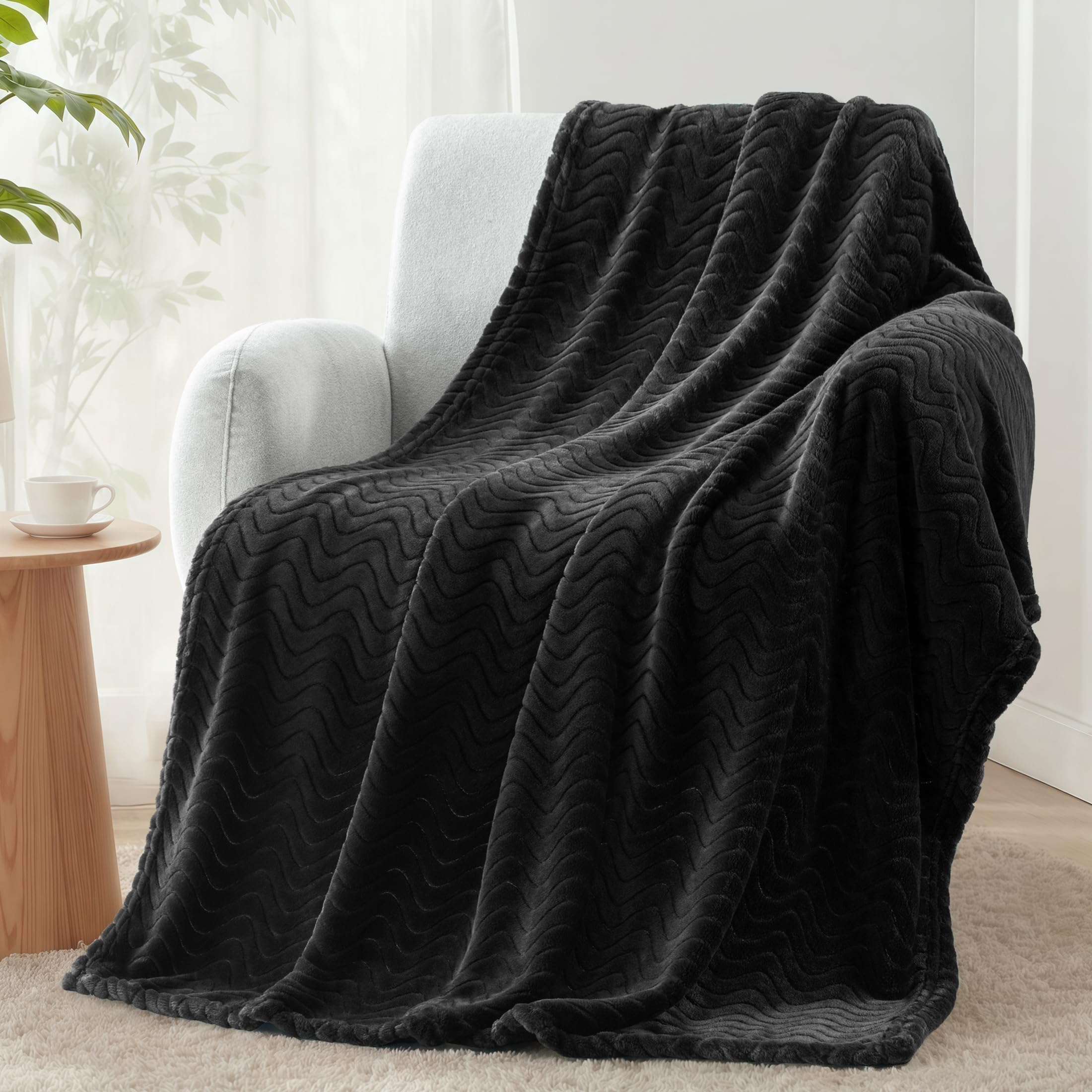 Exclusivo Mezcla Fleece Throw Blanket for Sofa, 127x178 CM Cozy Lightweight Blankets for All Season, Decorative Giftable Fuzzy Plush Wave Textured Throws for Women, Men, Black