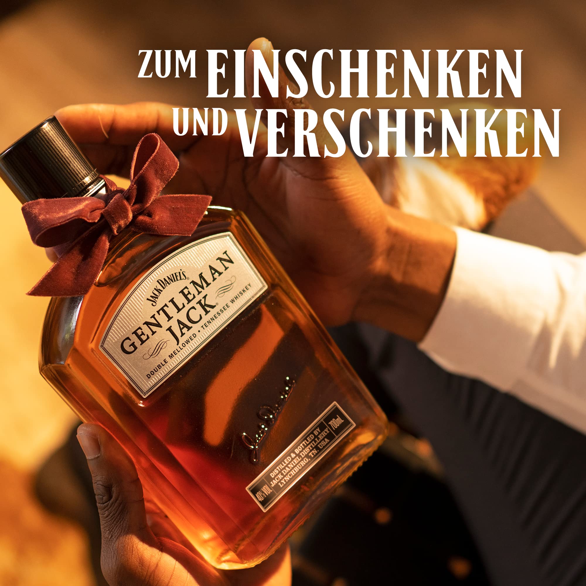 Jack Daniel's Gentleman Jack Tennessee Whiskey -‎ Ein Mix aus Karamell, Minze und dunklen, reifen Äpfeln - limitiertes Geschenkset mit Whiskey Tumbler - 0.7L 40 Prozent 8