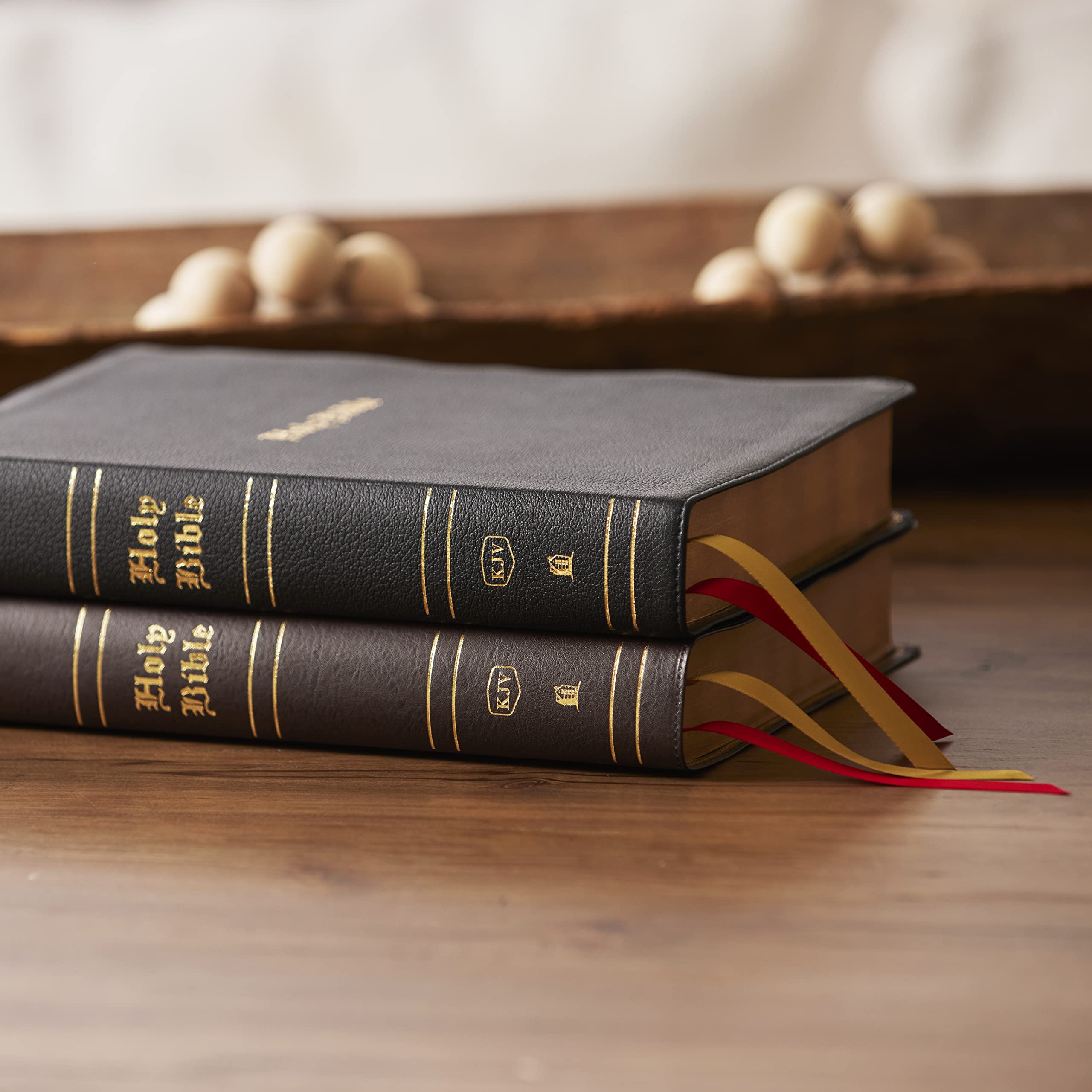 KJV Holy Bible: Super Giant Print with 43,000 Cross References, Black Genuine Leather, Red Letter, Comfort Print: King James Version
