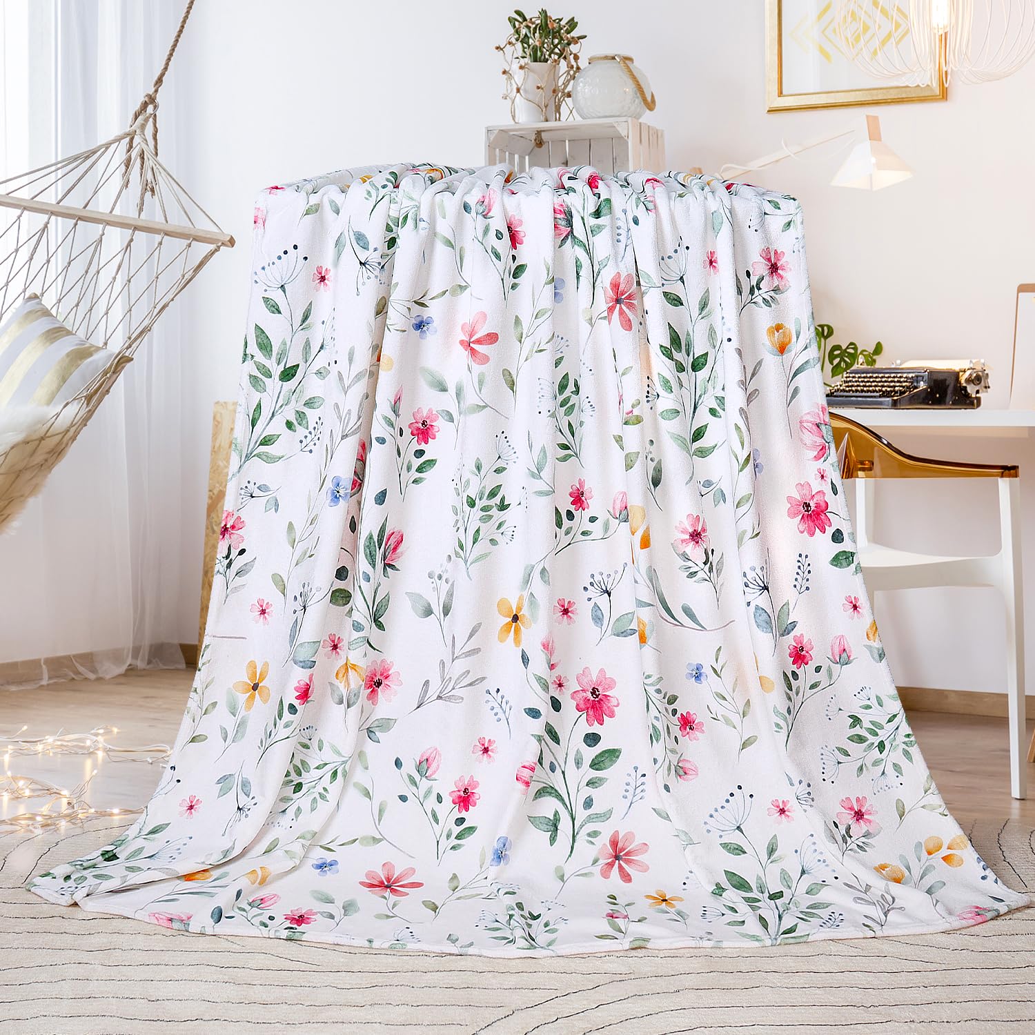 Flowers Throw Blanket Ultra Soft Watercolor Floral Blanket Cozy Flannel Fleece Bed Blanket Lightweight Fuzzy Plush Botanical Plants Couch Cover Wildflowers Throw Decor for Bed Sofa 50" X 60"