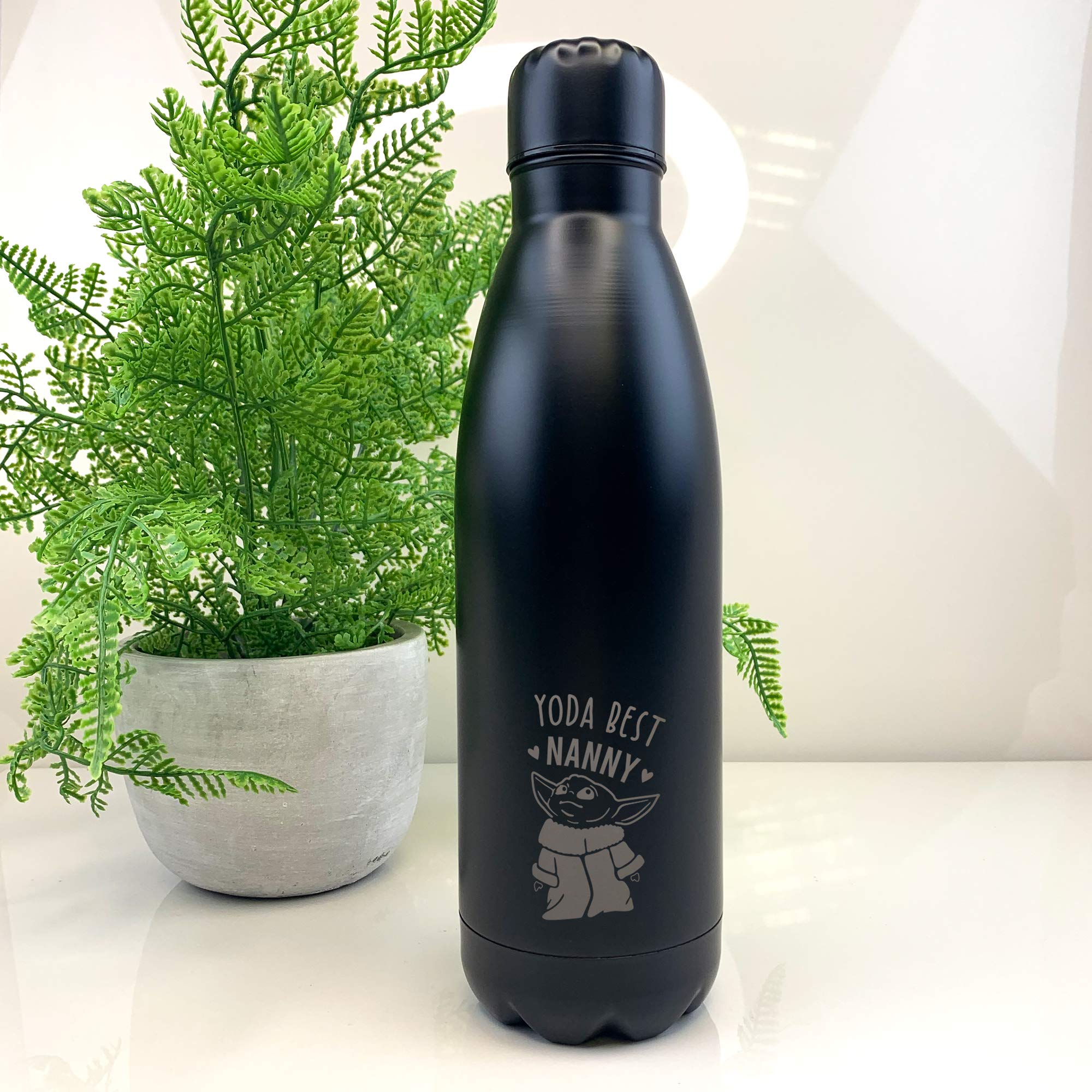 eBuyGB Personalised 790ml Stainless Steel Water Bottle, Matt Black Baby Yoda Drinks Bottle, Star Wars Bottle, Funny Gifts for Grandma, Nanna, Granny (Yoda Best Nanny) โ image 1