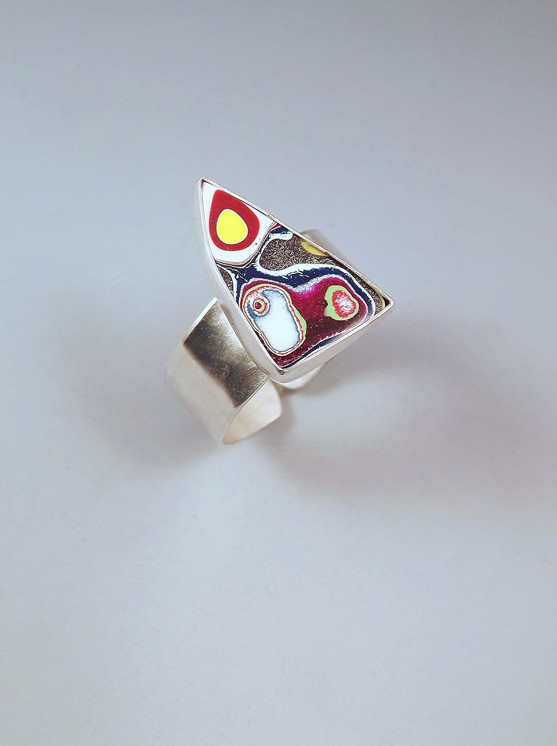 Amazon Com Fordite Detroit Agate Little Shark Fin Vivid Brilliant Colors Michigan Made Hammered Sterling Silver Fordite Ring Handmade
