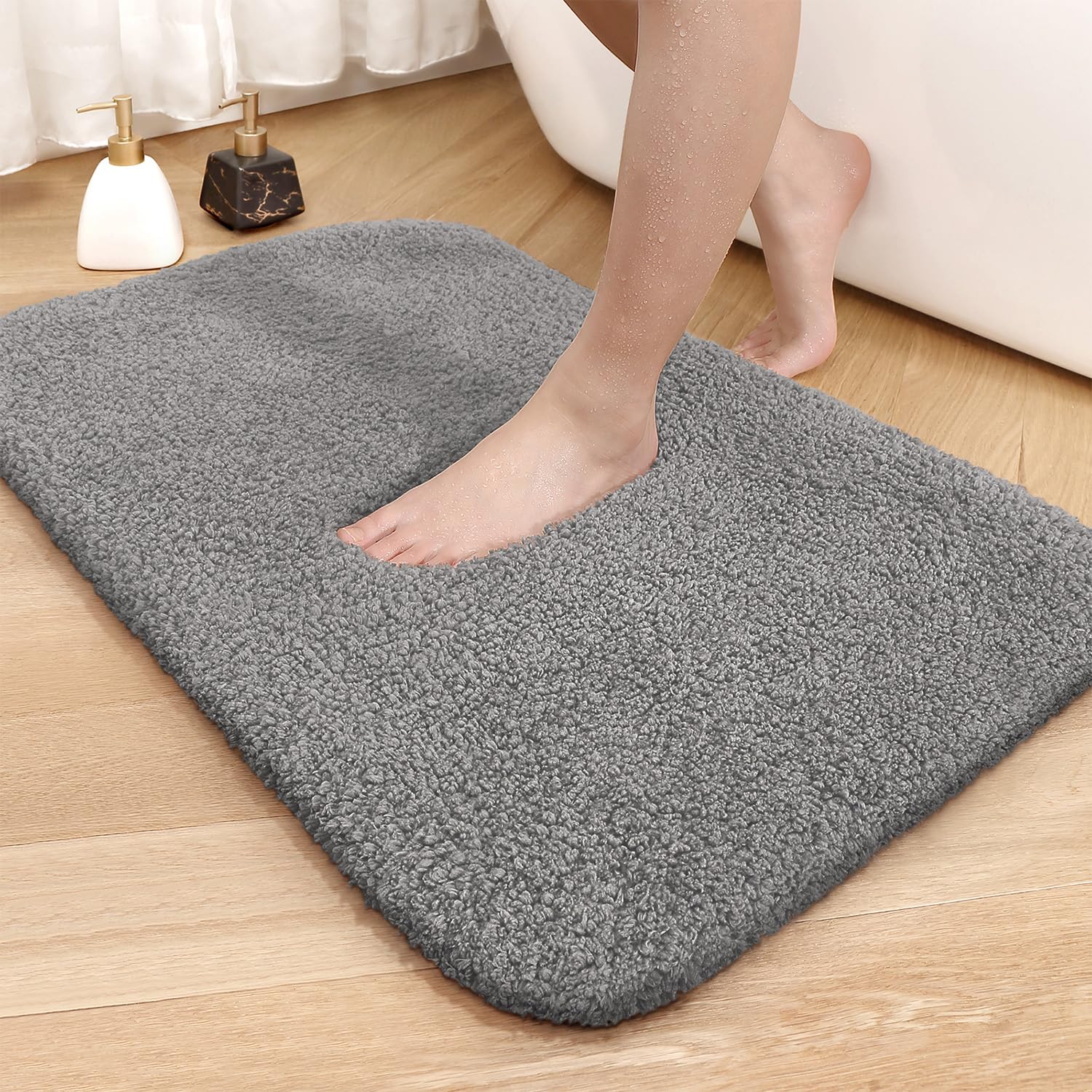 COLOR&GEOMETRY Light Grey Bath Mat: 60 x 90 cm Large - Non Slip & Washable Rubber Backed Bath Rug for Bathroom Floor - Soft & Thick Fluffy Absorbent Microfibre Bathmat