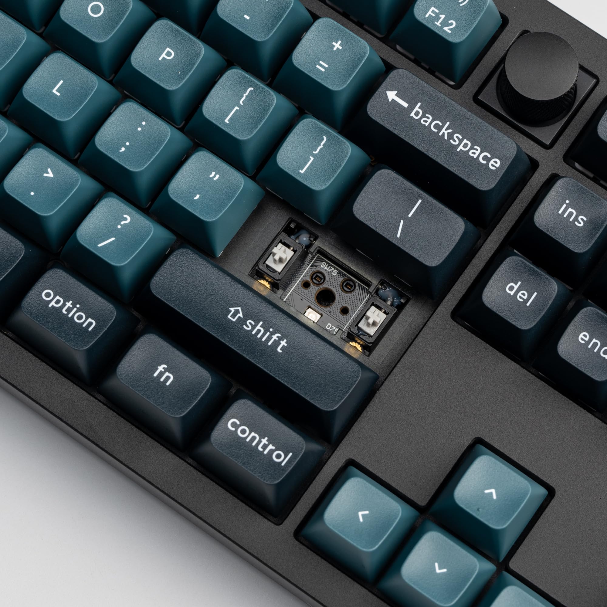Keychron Q6 Pro Full Metal QMK/VIA Custom Wireless Bluetooth/USB-C Mechanical Keyboard, Full Size 108-Key Programmable Knob RGB Backlit Hot-Swappable K Pro Banana Switch for Mac Windows Linux-Black
