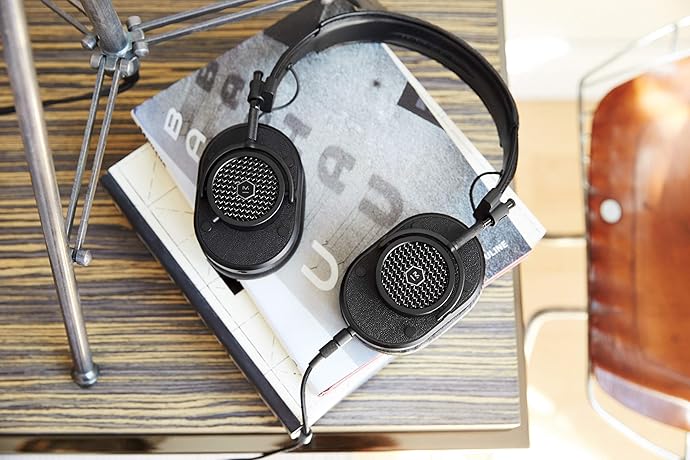 贝克汉姆同款 Master & Dynamic 动感大师 MH40 带麦 头戴式耳机 4折9.3 两色可选 海淘转运到手约¥1218