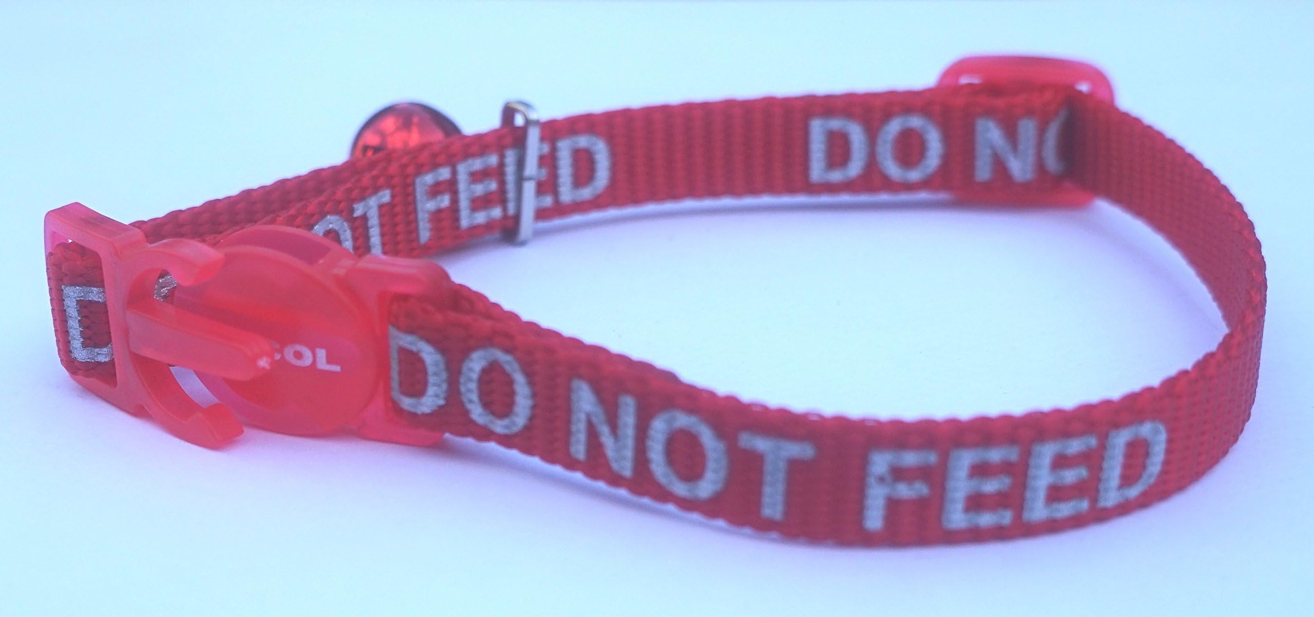 DO NOT FEED CAT COLLAR RED WITH REFLECTIVE WRITING RED BELL AND SAFETY RELEASE BUCKLE BY ANCOL