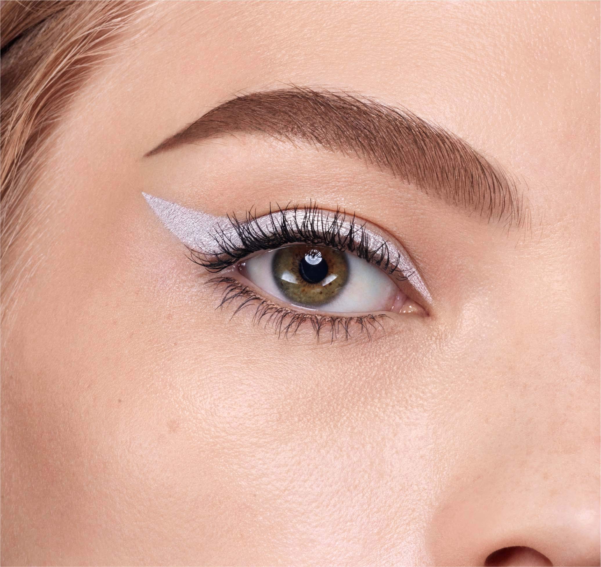 COVERGIRL Eye Enhancer Exhibitionist Mascara 800 Very Black 0.3 fl oz (Packaging May Vary)