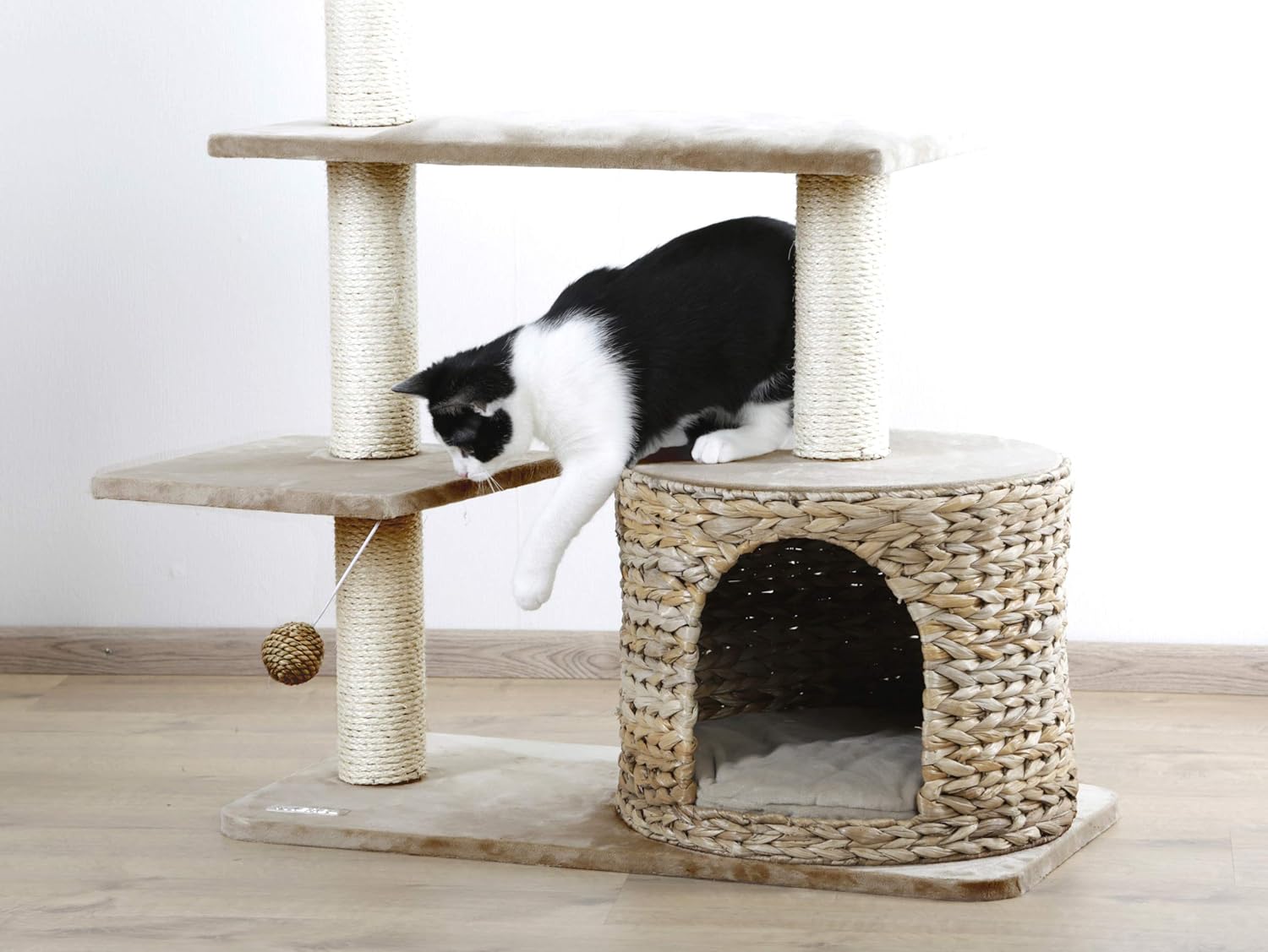 Kerbl Cat Tree Banana Leaf, 70 x 35 x 100 cm, Beige/Brown BigaMart