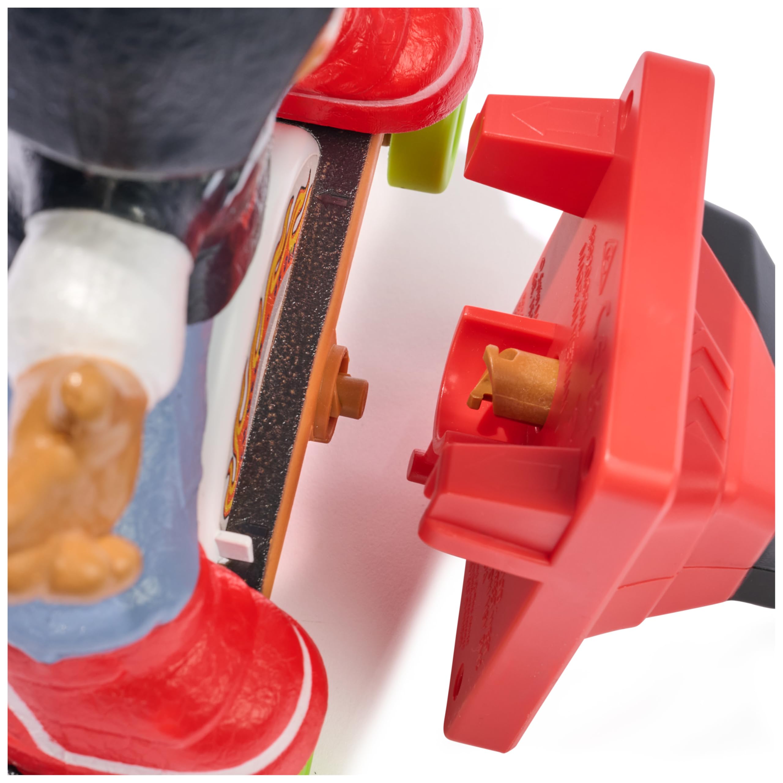 Tech Deck - Shred n' Blast Sk8Board mit aufziehbarem Skater und Rampe für gigantische Sprünge, bis zu 180cm hoch oder weit, für drinnen und draußen, empfohlen 8