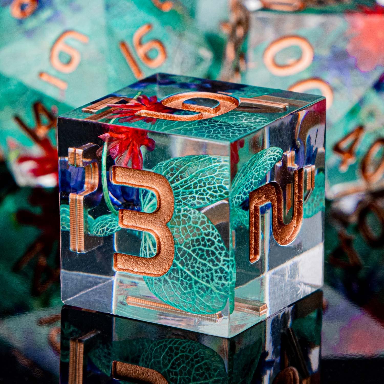 ARUOHHA DND Resin Dice Translucent Green Leaf Sharp Edged Dragons Dice Set with Box, 7pcs Flower Inclusions Dungeons Polyhedral Dice RPG Role Playing Game D20 D12 D10 D6 — image 1