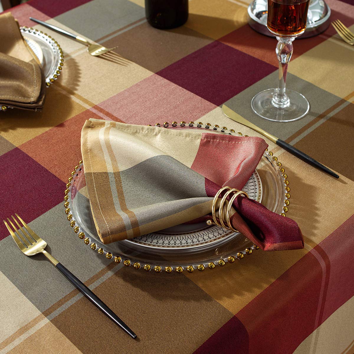Checkered Style Cloth Napkins 20 x 20 Inch 4 Pieces Washable Comfortable for Restaurant Family Dinners Weddings Parties and Banquets(Square, 20" x 20", Red)