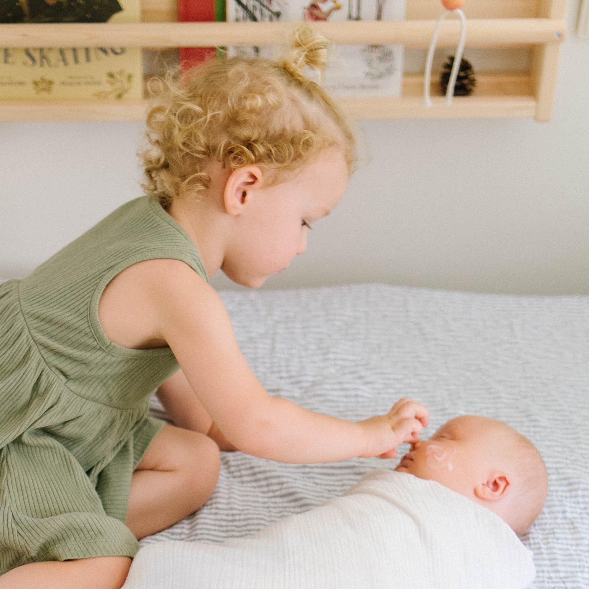 Mustela Hydra Bebe Face Cream – Daily Baby Moisturizer with Natural Avocado, Jojoba Oil & Shea Butter - 1.35 fl. oz. - Packaging may vary