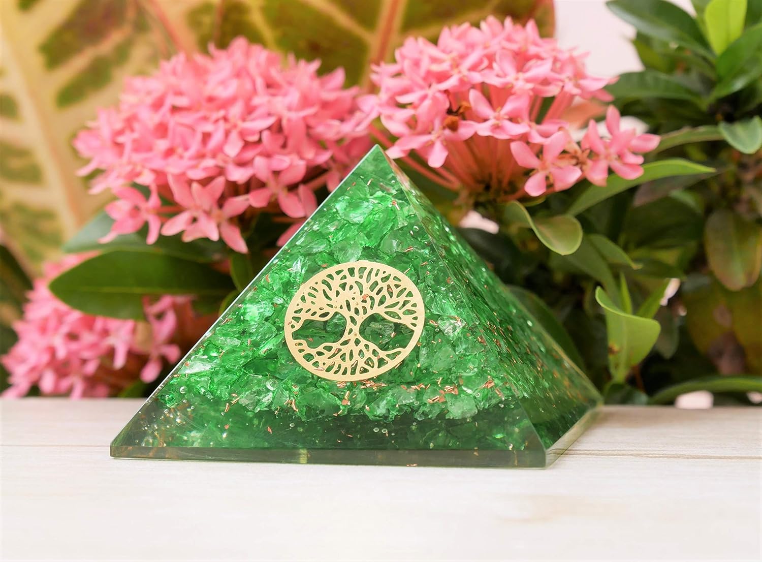 Amazon Com Crocon Green Onyx Stone Orgone Pyramid Reiki Crystal Healing Chakra Stone Balancing Spiritual Enhance Home Decor Size 2 5 3 Inch Furniture Decor